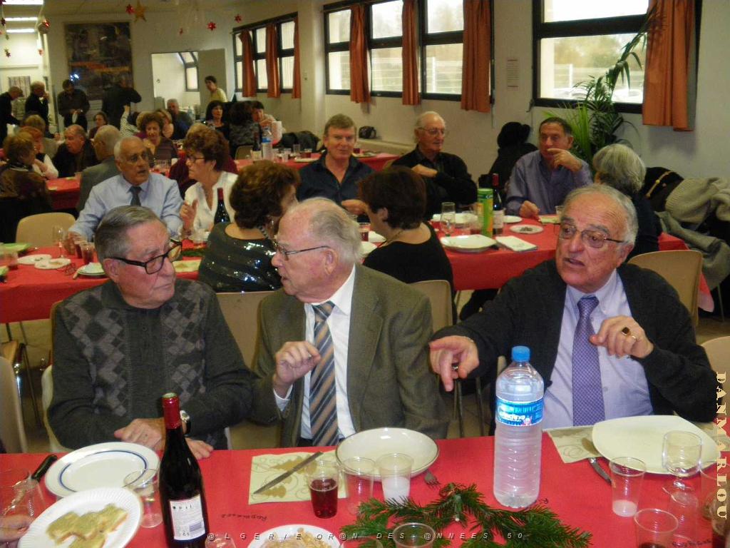 2015 12 19 ST LAURENT DU VAR REPAS DE NOEL AVEC L ALFAN (28).JPG
